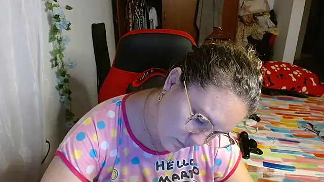 Snapshot of helenca43 chatting on 10.09.25 helenca43 online show from 10.09.25