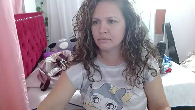 Snapshot of helenca43 chatting on 10.24.25 helenca43 online show from 10.24.25