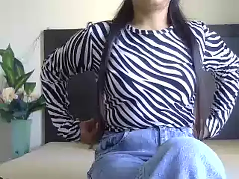 Snapshot of WildRuhi20 chatting on 01.23.25 WildRuhi20 online show from 01.23.25