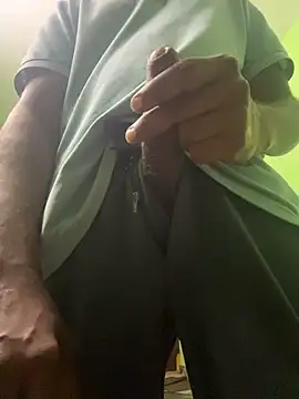 Snapshot of pussylover143x chatting on 11.27.25 pussylover143x online show from 11.27.25