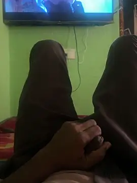 Snapshot of pussylover143x chatting on 12.04.25 pussylover143x online show from 12.04.25