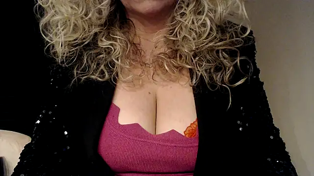 Snapshot of JenniLowen chatting on 02.09.25 JenniLowen online show from 02.09.25