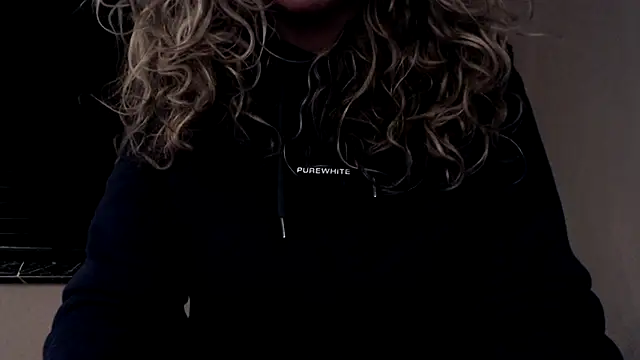 Snapshot of JenniLowen chatting on 02.10.25 JenniLowen online show from 02.10.25