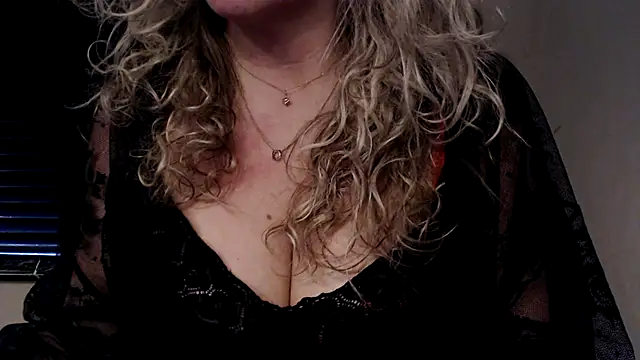 Snapshot of JenniLowen chatting on 02.11.25 JenniLowen online show from 02.11.25