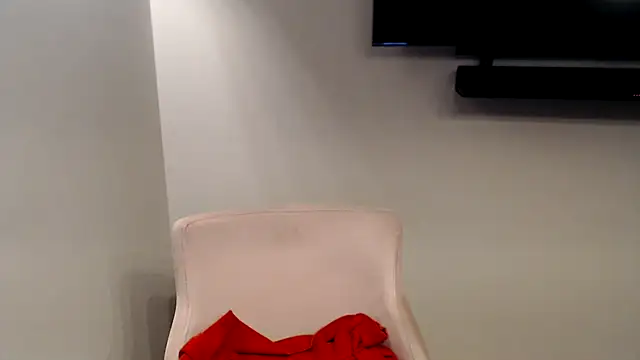 Snapshot of JenniLowen chatting on 02.16.25 JenniLowen online show from 02.16.25