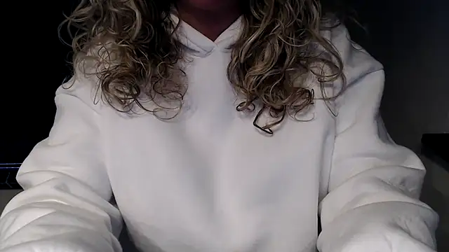 Snapshot of JenniLowen chatting on 02.25.25 JenniLowen online show from 02.25.25