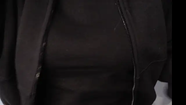 Snapshot of JenniLowen chatting on 03.18.25 JenniLowen online show from 03.18.25