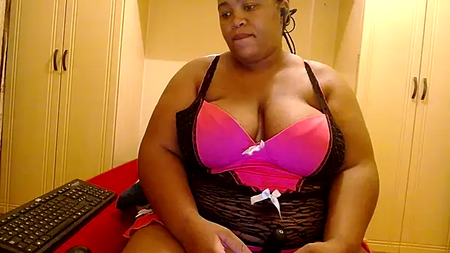 Snapshot of kittydollyx02 chatting on 02.20.25 kittydollyx02 online show from 02.20.25