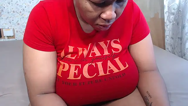 Snapshot of FlavoredNia chatting on 11.22.25 FlavoredNia online show from 11.22.25