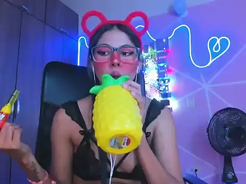 Snapshot of _ALLYSON18_ chatting on 01.31.25 ALLYSON18 online show from 01.31.25