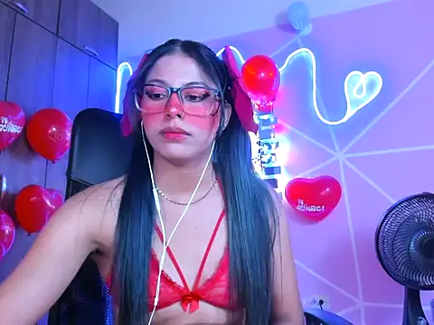 Snapshot of _ALLYSON18_ chatting on 02.14.25 ALLYSON18 online show from 02.14.25