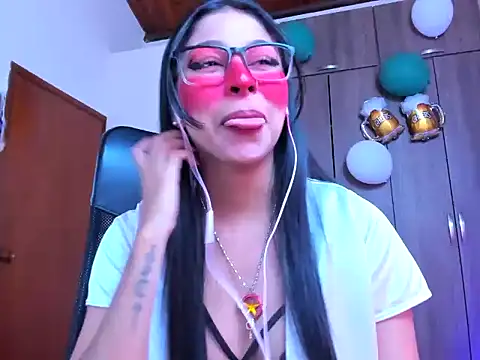 Snapshot of _ALLYSON18_ chatting on 10.04.25 ALLYSON18 online show from 10.04.25