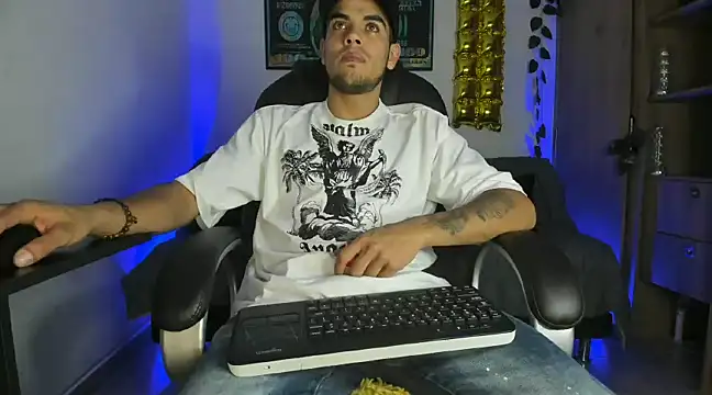 Snapshot of mikee_scooth chatting on 01.06.25 mikee scooth online show from 01.06.25