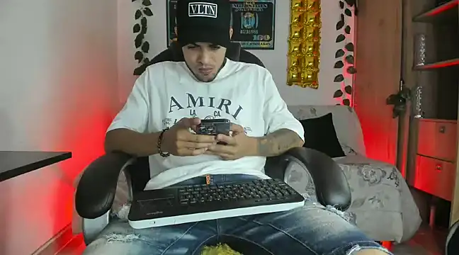 Snapshot of mikee_scooth chatting on 01.07.25 mikee scooth online show from 01.07.25