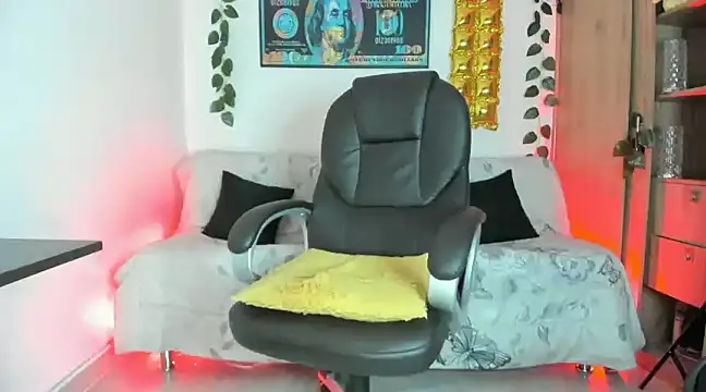 Snapshot of mikee_scooth chatting on 01.11.25 mikee scooth online show from 01.11.25