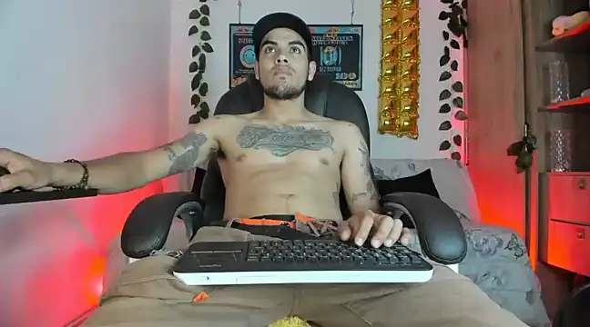 Snapshot of mikee_scooth chatting on 01.12.25 mikee scooth online show from 01.12.25