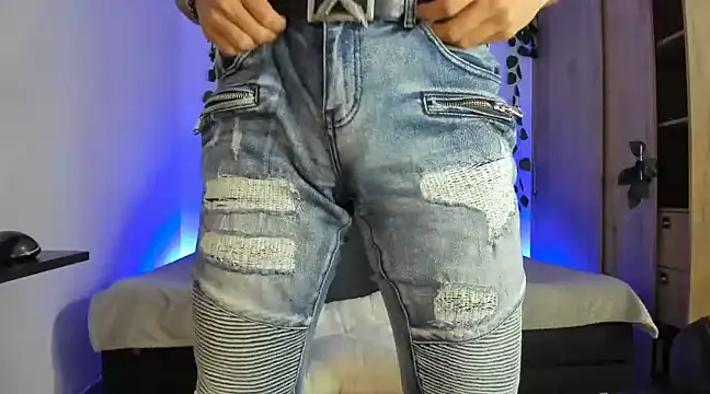 Snapshot of mikee_scooth chatting on 02.28.25 mikee scooth online show from 02.28.25