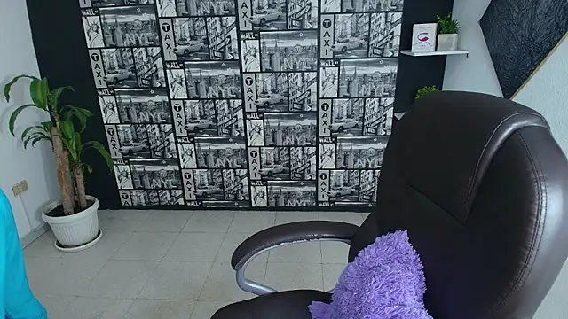 EmiGomez  online show from 09.18.25