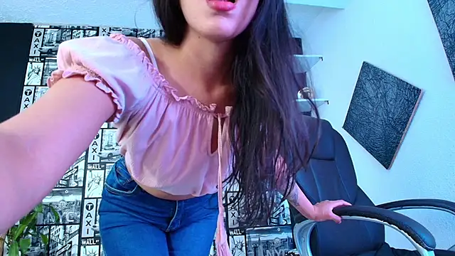 EmiGomez  online show from 12.03.25