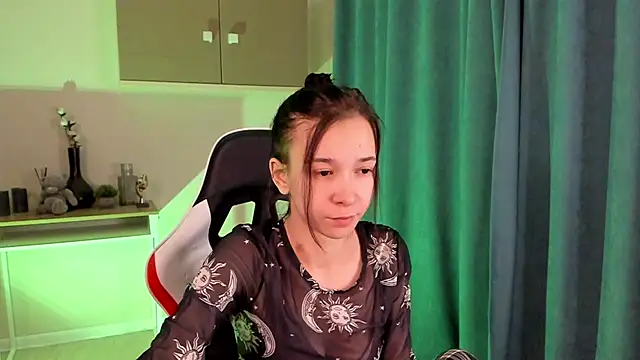 Snapshot of LilithStrangfor chatting on 12.16.24 LilithStrangfor online show from 12.16.24
