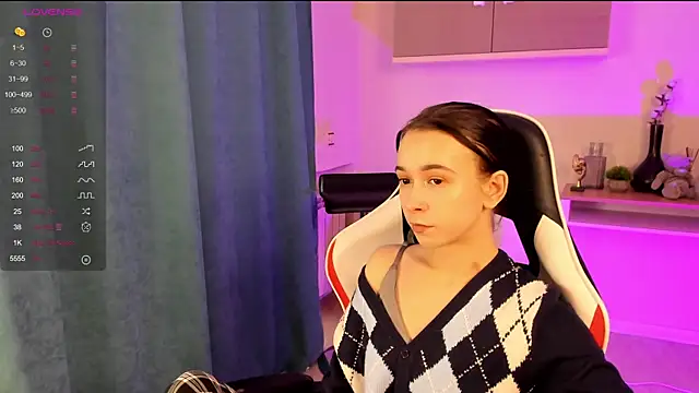 Snapshot of LilithStrangfor chatting on 12.17.24 LilithStrangfor online show from 12.17.24