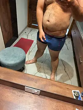 Snapshot of versatile_guy01 chatting on 10.18.25 versatile guy01 online show from 10.18.25