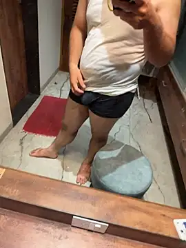 Snapshot of versatile_guy01 chatting on 10.20.25 versatile guy01 online show from 10.20.25