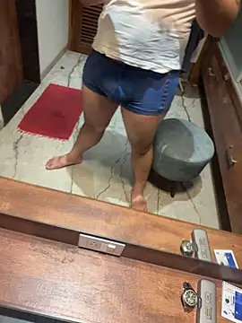 Snapshot of versatile_guy01 chatting on 11.01.25 versatile guy01 online show from 11.01.25