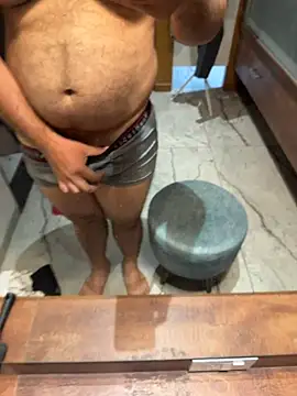 Snapshot of versatile_guy01 chatting on 11.08.25 versatile guy01 online show from 11.08.25