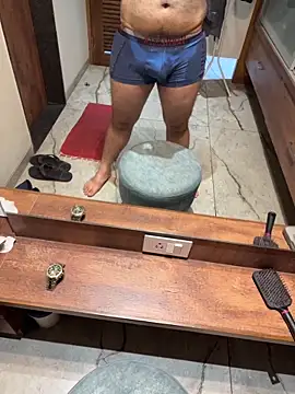 Snapshot of versatile_guy01 chatting on 11.14.25 versatile guy01 online show from 11.14.25