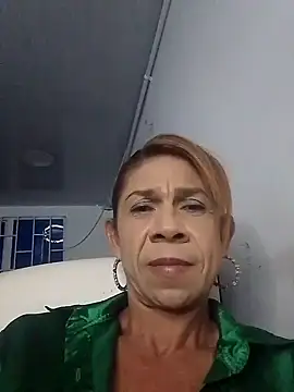 Snapshot of Antonella_borja chatting on 10.19.25 Antonella borja online show from 10.19.25