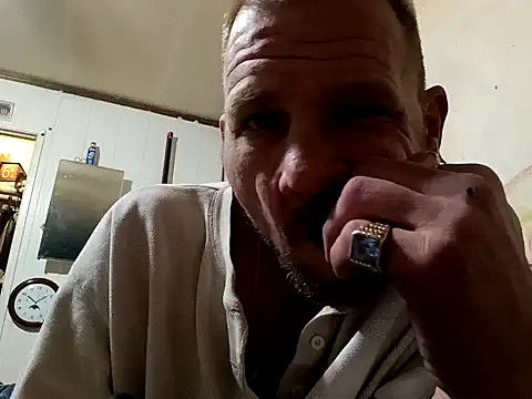 Snapshot of gettinit2wice chatting on 12.12.24 gettinit2wice online show from 12.12.24