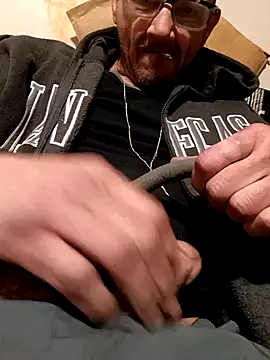 Snapshot of gettinit2wice chatting on 01.10.25 gettinit2wice online show from 01.10.25