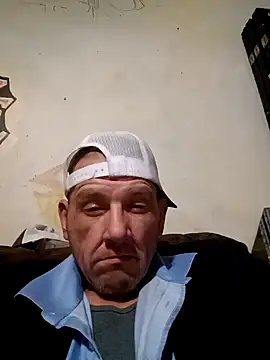 Snapshot of gettinit2wice chatting on 02.04.25 gettinit2wice online show from 02.04.25