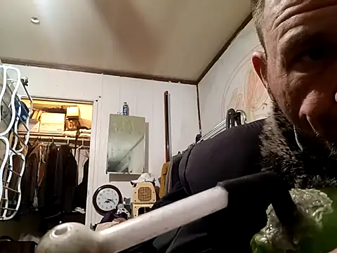 Snapshot of gettinit2wice chatting on 02.16.25 gettinit2wice online show from 02.16.25