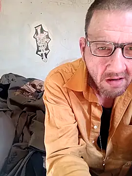 Snapshot of gettinit2wice chatting on 02.20.25 gettinit2wice online show from 02.20.25