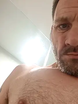 Snapshot of gettinit2wice chatting on 10.03.25 gettinit2wice online show from 10.03.25