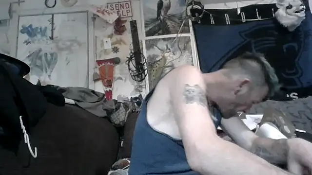 Snapshot of gettinit2wice chatting on 10.18.25 gettinit2wice online show from 10.18.25