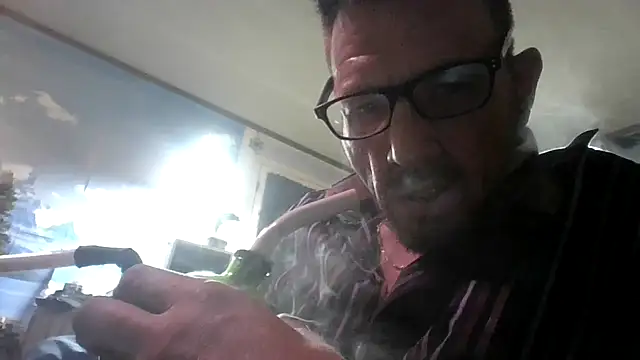 Snapshot of gettinit2wice chatting on 10.27.25 gettinit2wice online show from 10.27.25