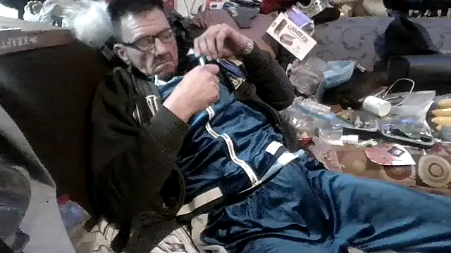 Snapshot of gettinit2wice chatting on 10.30.25 gettinit2wice online show from 10.30.25