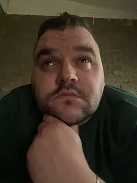 Snapshot of Mikey-HH chatting on 11.07.25 Mikey-HH online show from 11.07.25