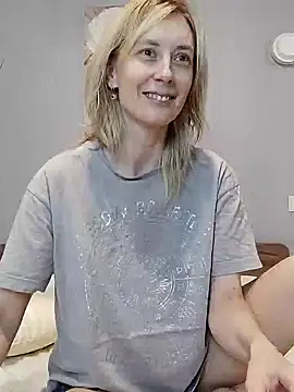 Snapshot of AvelinaLeoni chatting on 12.12.24 AvelinaLeoni online show from 12.12.24