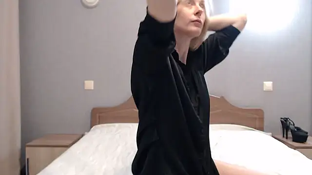 Snapshot of AvelinaLeoni chatting on 03.07.25 AvelinaLeoni online show from 03.07.25