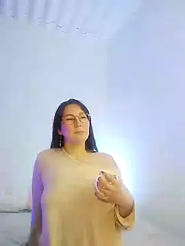 Elle Lee  online show from 12.06.24