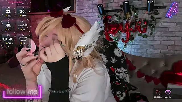 Snapshot of Alex_Howell chatting on 02.10.25 Alex Howell online show from 02.10.25