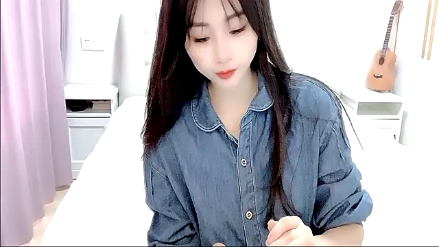 Snapshot of aisha123123 chatting on 10.18.25 aisha123123 online show from 10.18.25