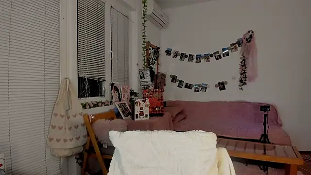 Snapshot of Jenny_darling_love chatting on 12.28.24 Jenny darling love online show from 12.28.24