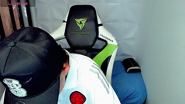 Snapshot of bby_santi chatting on 12.17.24 bby santi online show from 12.17.24