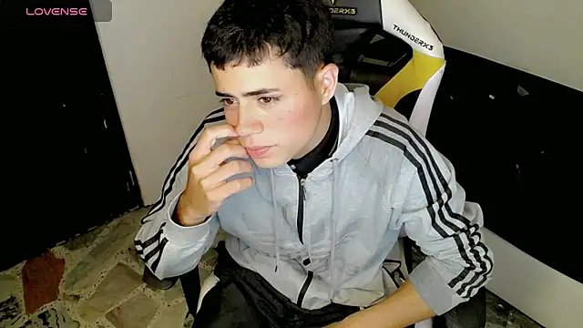 Snapshot of bby_santi chatting on 10.05.25 bby santi online show from 10.05.25