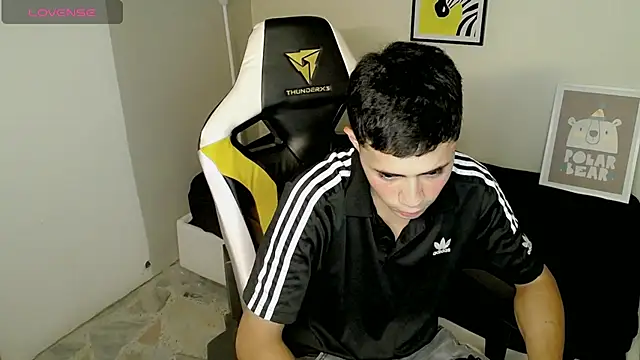 Snapshot of bby_santi chatting on 10.09.25 bby santi online show from 10.09.25